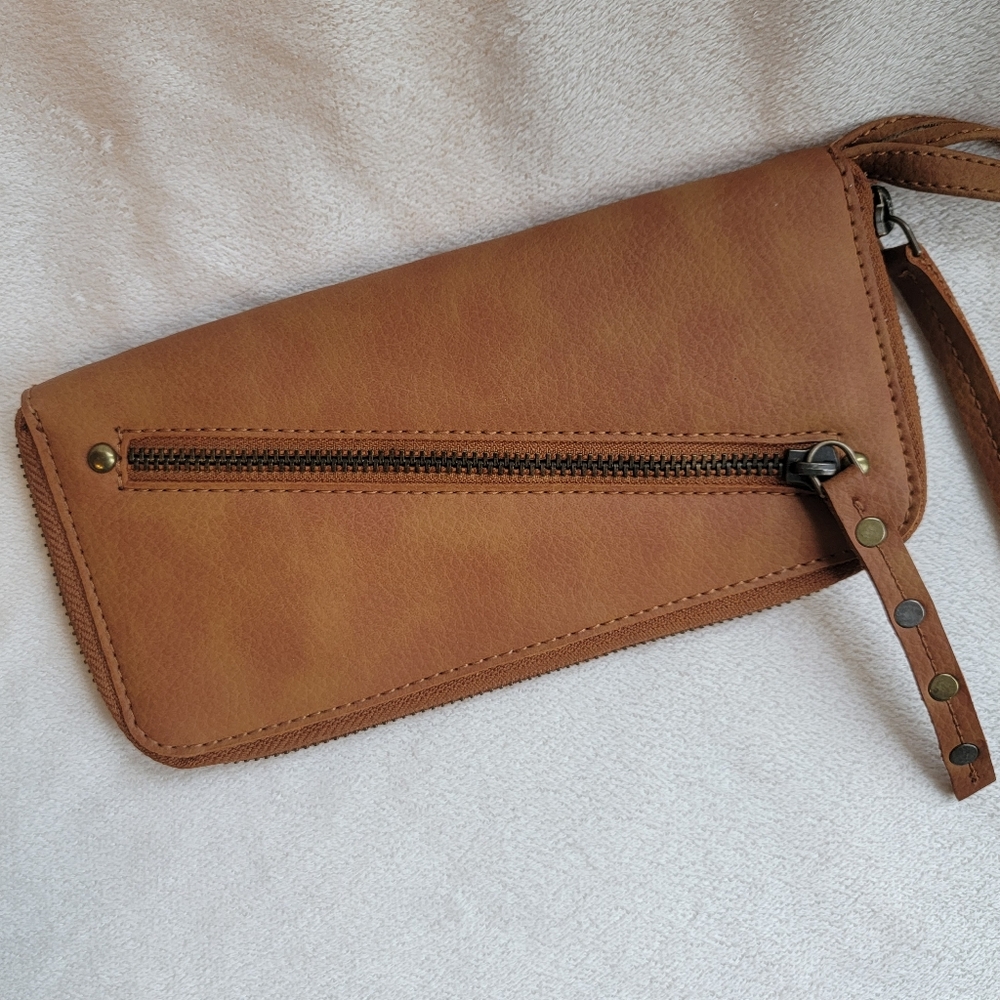FREE PEOPLE Wallet Bifold Wristlet Zip Up Card Organizer Vegan Leather Tan Brown